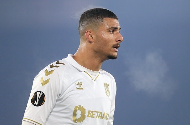 แมนยูสนใจการ์โม่