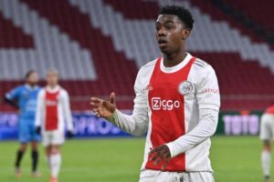 เล็งเด็กปั้น