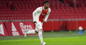 เล็งเด็กปั้น