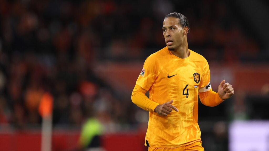 กองหลังชั้นนำ