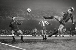 เยาะเย้ยอดีต