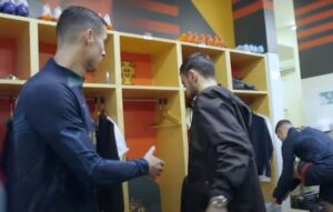 การจับมือกับโด้