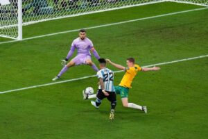 บีบให้ต้องปกป้อง